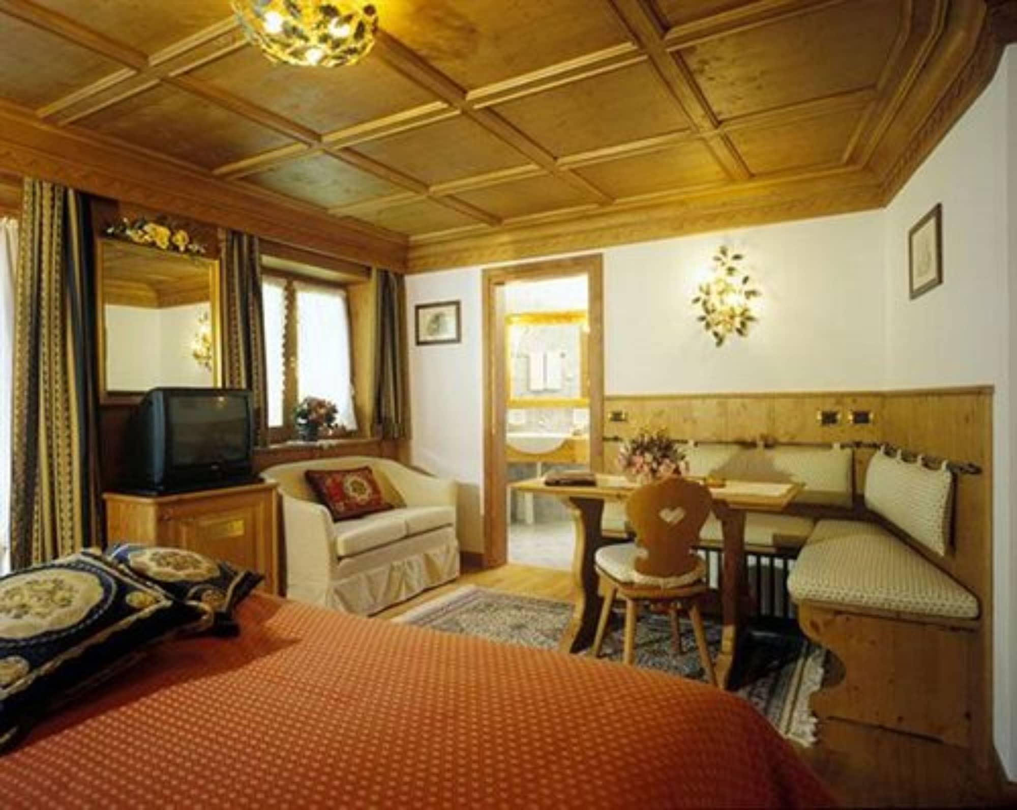 Hotel Columbia & Spa コルティーナ・ダンペッツォ エクステリア 写真
