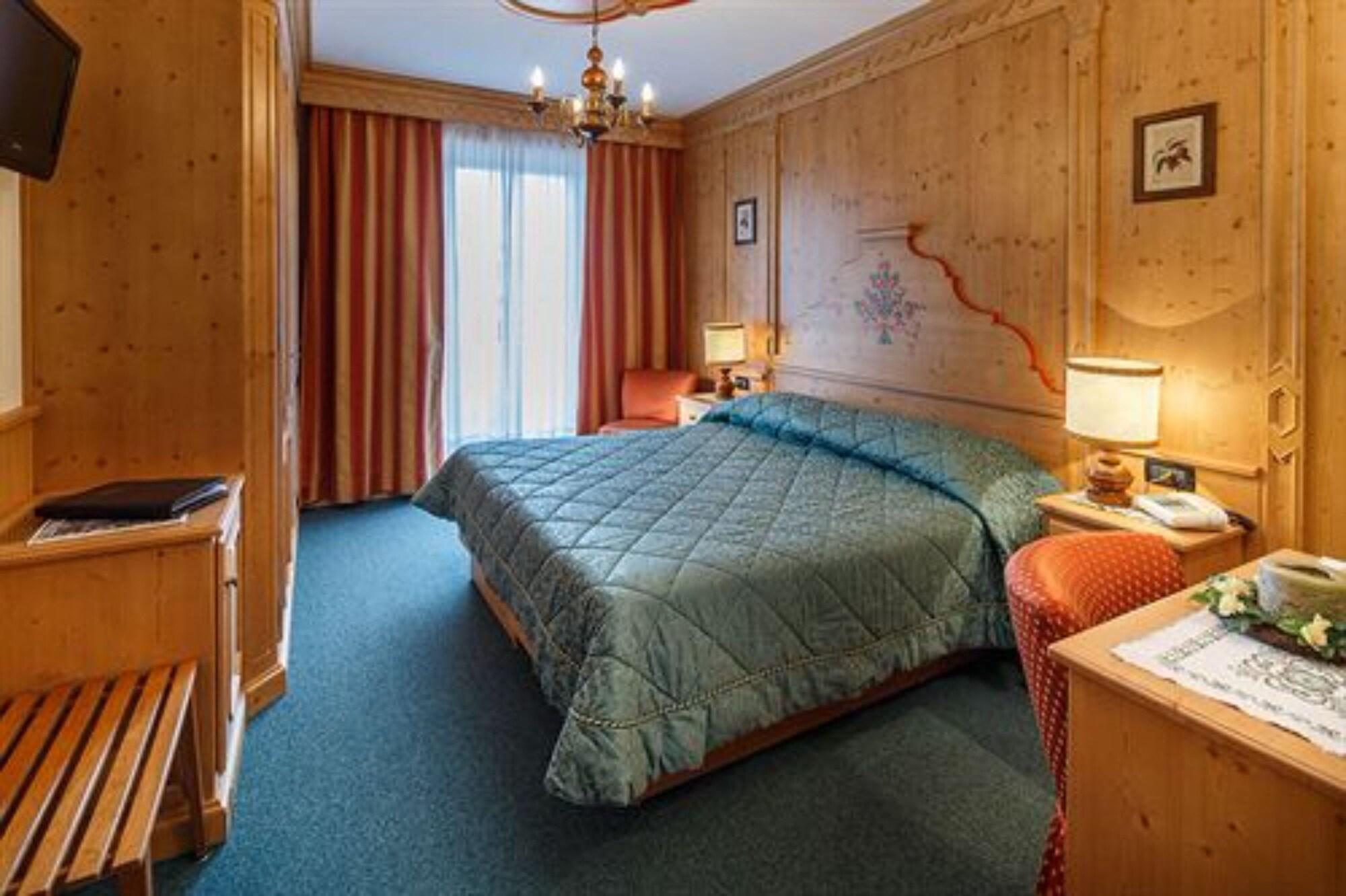Hotel Columbia & Spa コルティーナ・ダンペッツォ エクステリア 写真