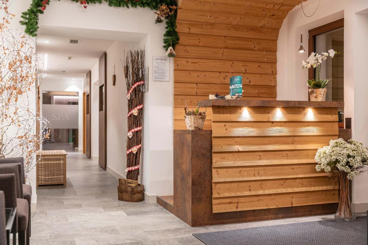 Hotel Columbia & Spa コルティーナ・ダンペッツォ エクステリア 写真