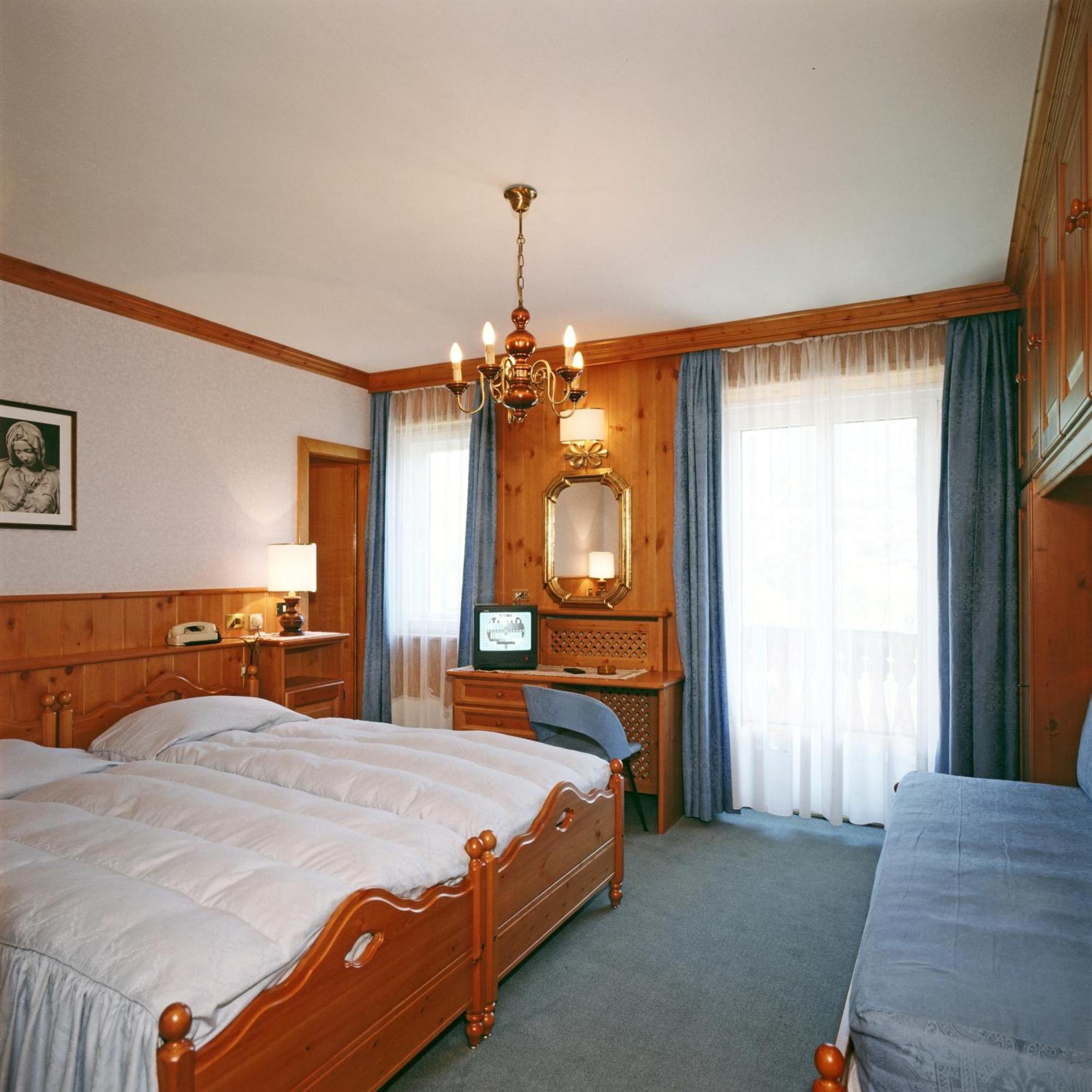 Hotel Columbia & Spa コルティーナ・ダンペッツォ 部屋 写真
