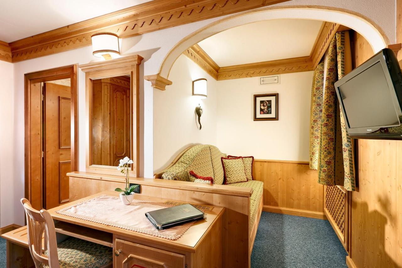 Hotel Columbia & Spa コルティーナ・ダンペッツォ 部屋 写真