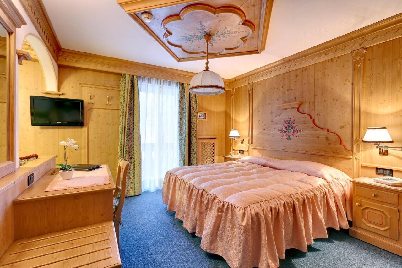 Hotel Columbia & Spa コルティーナ・ダンペッツォ 部屋 写真
